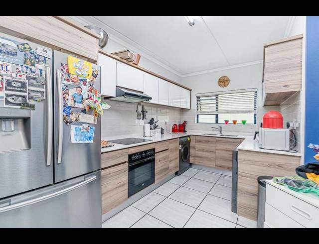 3 BEDROOM APARTMENT FOR SALE IN WATERFALL